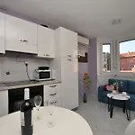 Corina Apartment *